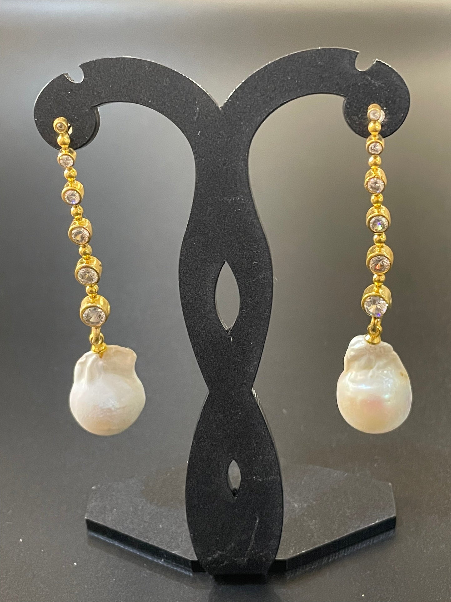 Baroque Pearl Dangling Earrings