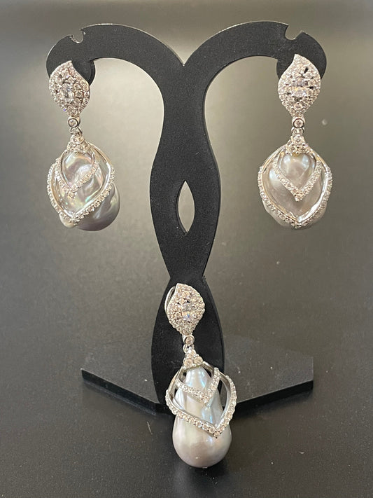 Grey Baroque Pearl Earrings & Pendant Set