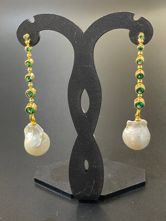 Baroque Pearl Dangling Earrings Green