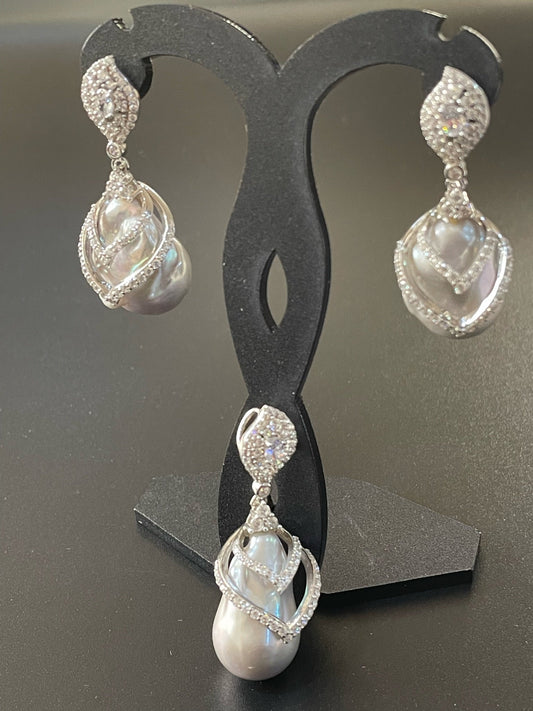 Baroque Pearl Teardrop Earrings & Pendant Set